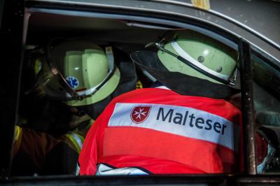 Aichtal-Groetzingen: Feuerwehr Aichtal und die Malteser proben den Ernstfall mit einer Alarmuebung 